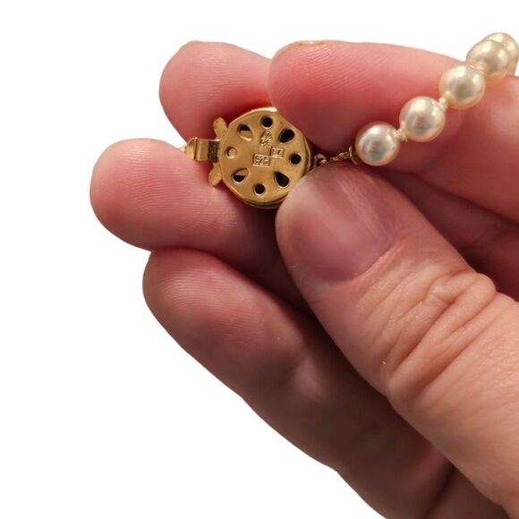 Orquidea Classic Pearls 18KT Gold Plated 925 Sterling Silver Clasp Necklace - Picture 6 of 13